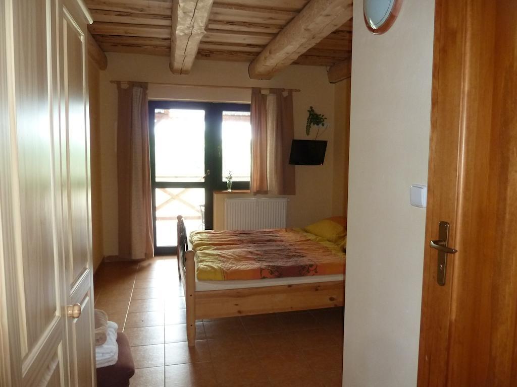 Hotel Q Ranch Bezdekov  Habitación foto